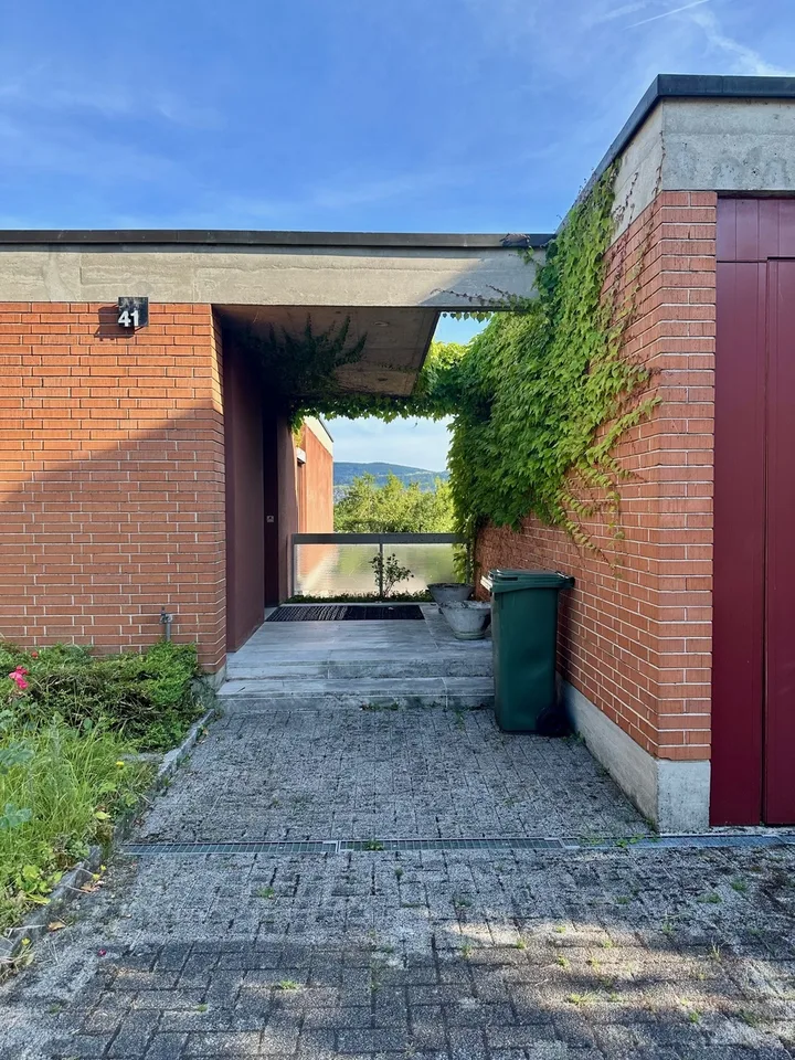 Architektenhaus mit Weitsicht an ruhiger Lage in Reinach BL