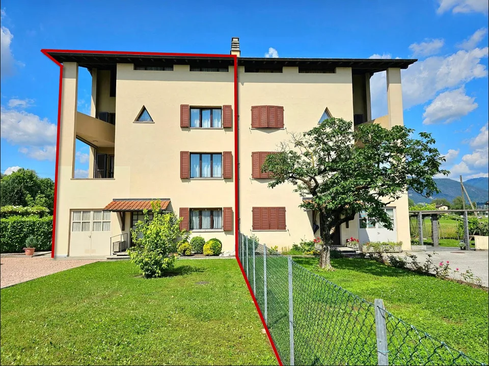 Stabio: Confortevole villa unifamiliare contigua con ampio giardino e importanti indici edificatori