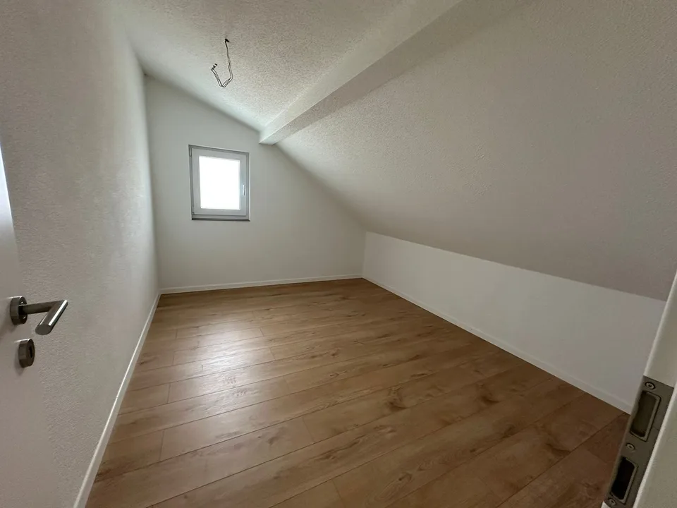 Incantevole casa unifamiliare di 6,5 locali in una posizione tranquilla – foto 8 di 16