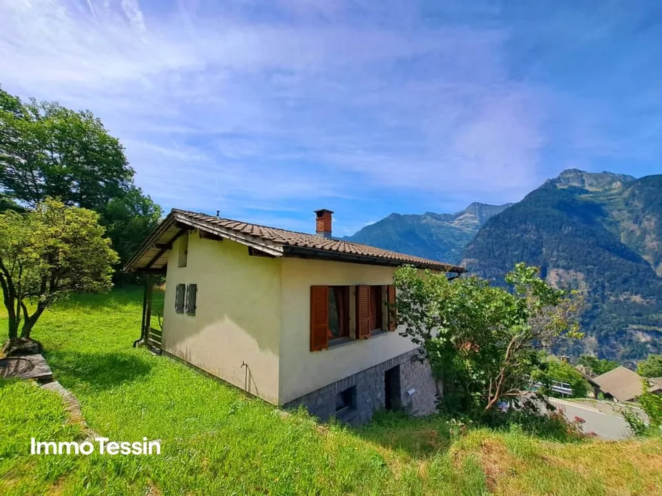 Maison charmante dans un endroit calme avec jardin & terrasse avec vue fantastique sur les montagnes du Tessin