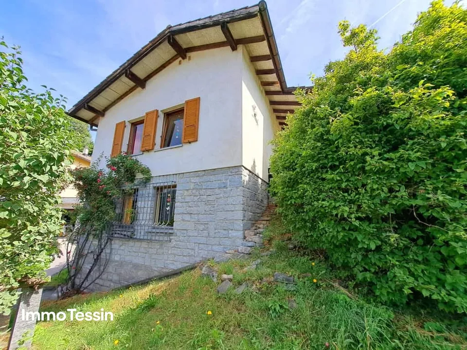 Maison charmante dans un endroit calme avec jardin & terrasse avec vue fantastique sur les montagnes du Tessin