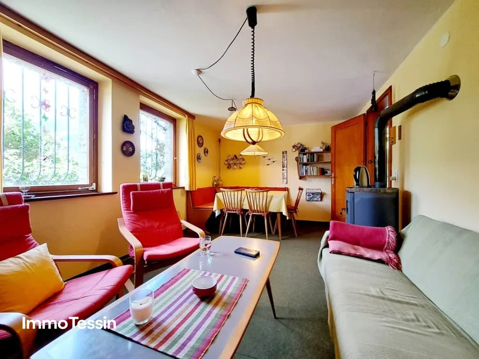 Charmantes Haus an ruhiger Lage mit Garten & Terrasse mit fantastischem Blick in die Tessiner Bergwelt – Foto 7 von 13