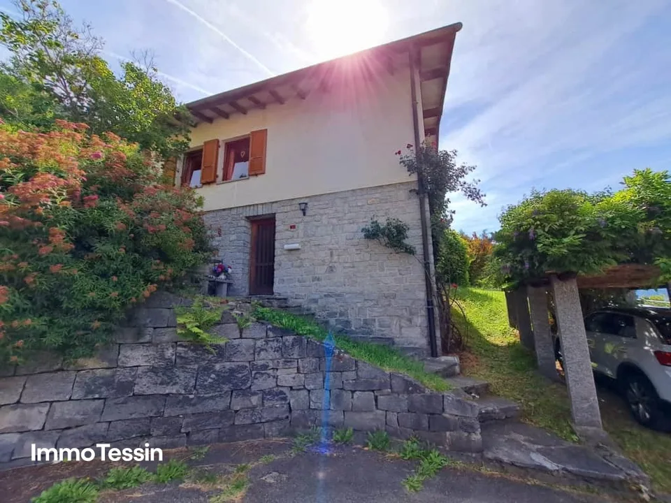 Maison charmante dans un endroit calme avec jardin & terrasse avec vue fantastique sur les montagnes du Tessin