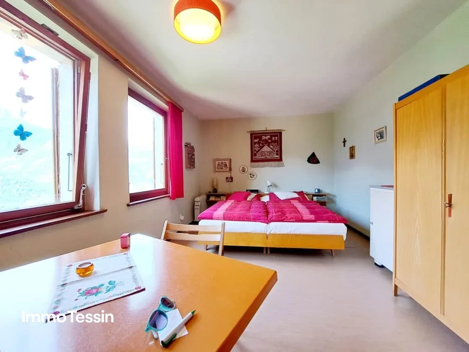 Charmantes Haus an ruhiger Lage mit Garten & Terrasse mit fantastischem Blick in die Tessiner Bergwelt – Foto 10 von 13