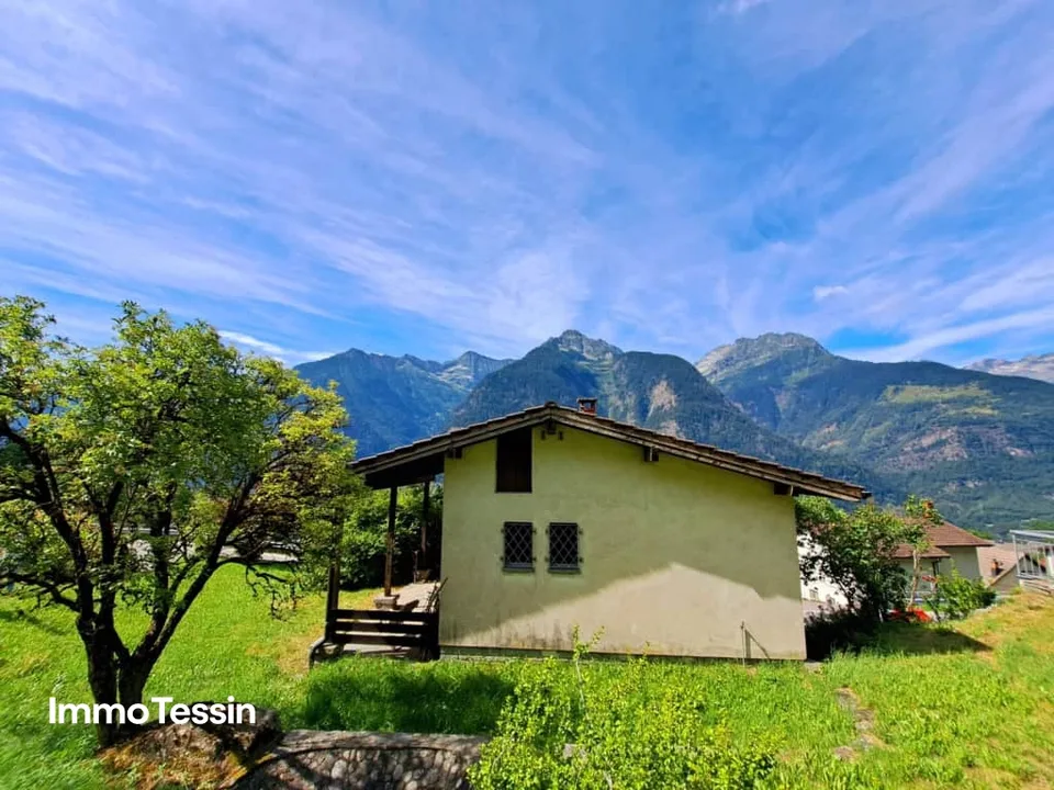 Maison charmante dans un endroit calme avec jardin & terrasse avec vue fantastique sur les montagnes du Tessin