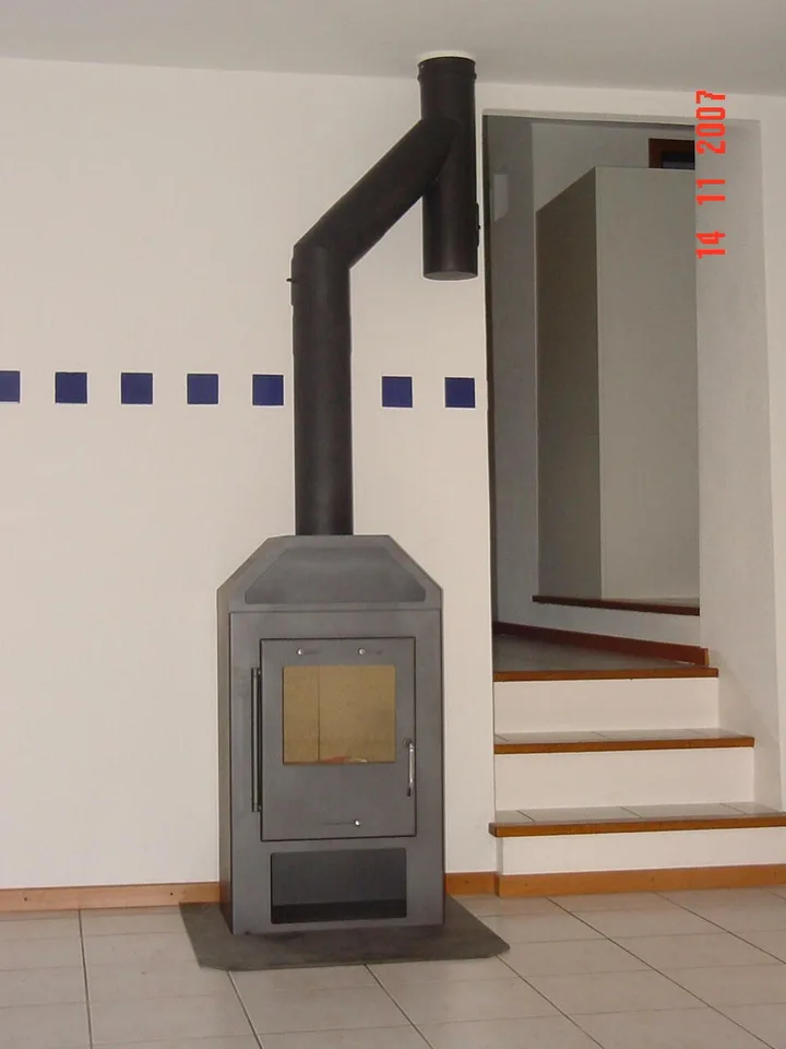 CASETTA DI NUCLEO IN VECCHIO BORGO CON GIARDINETTO