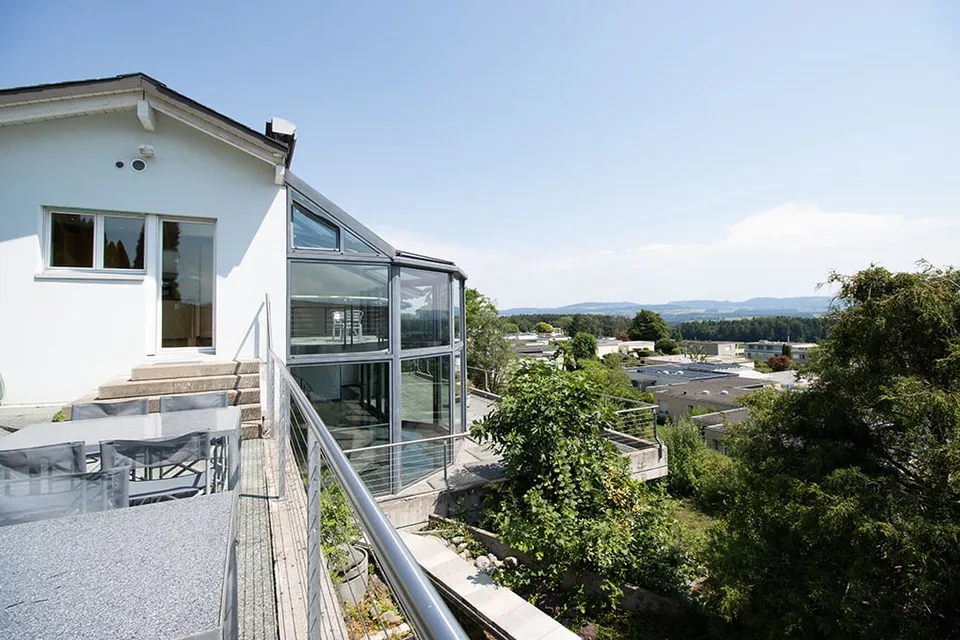 Maison unifamiliale spacieuse avec beau jardin et vue – photo 8 sur 11