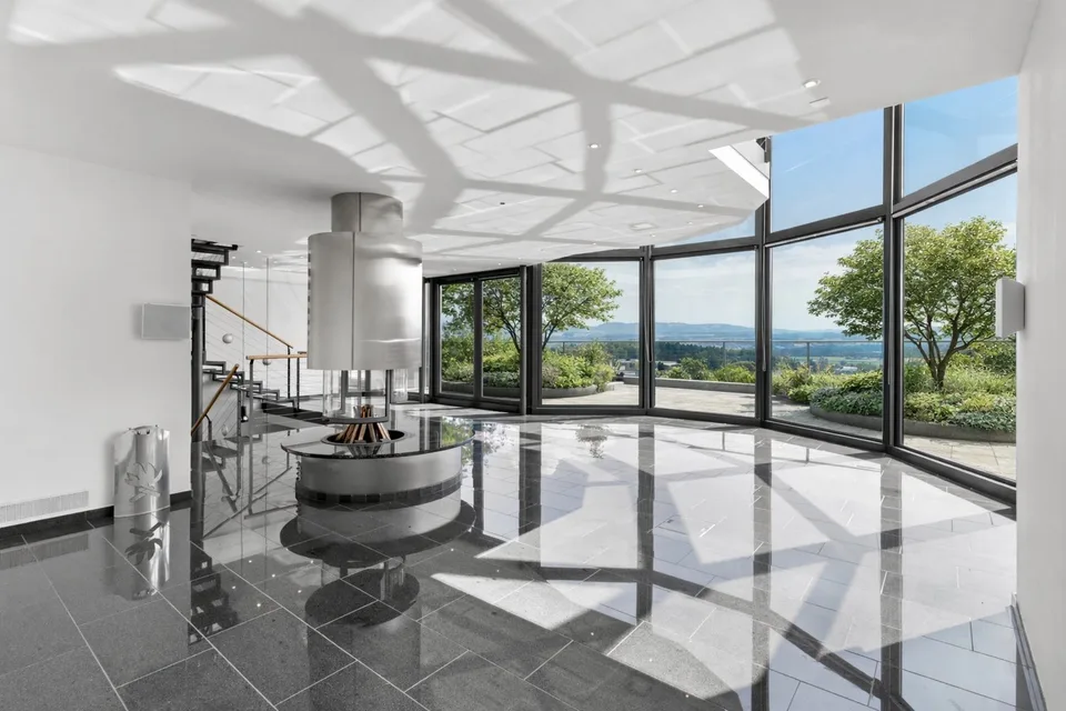 Maison unifamiliale spacieuse avec beau jardin et vue