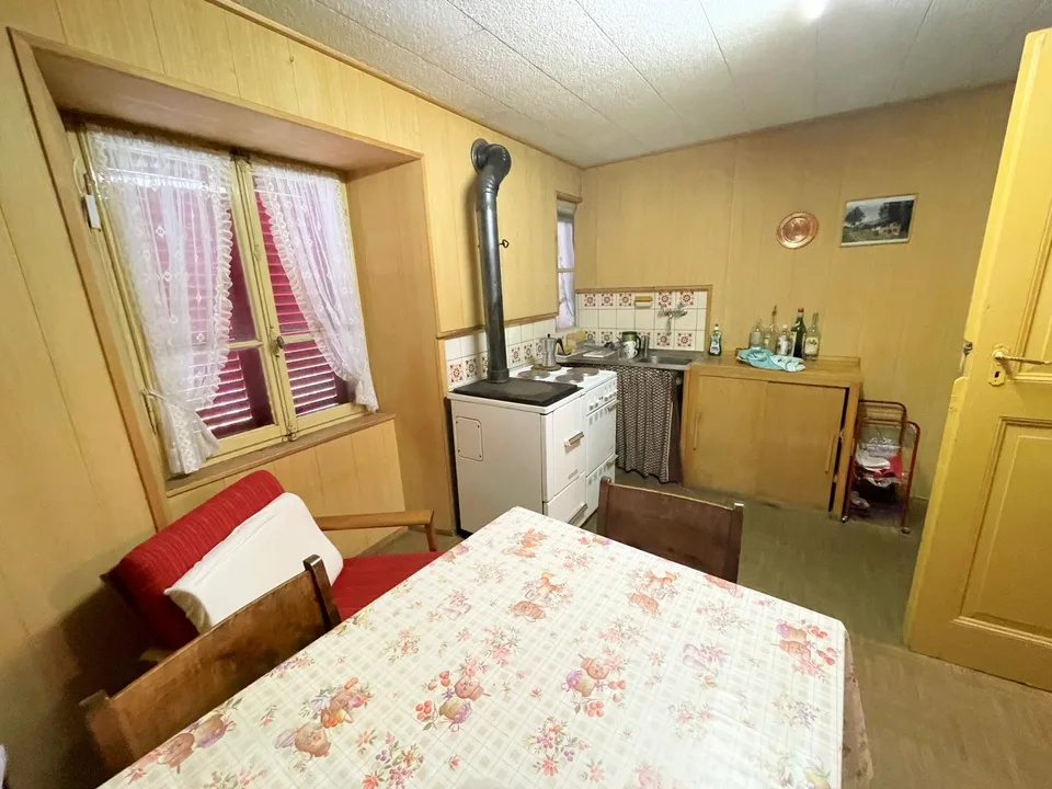 Maison tessinoise à rénover en zone centrale du noyau du village