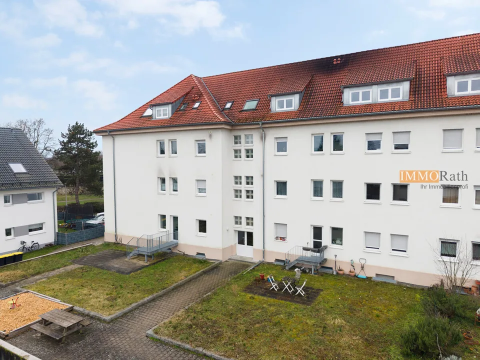 IMMORath.de - Bezugsfreie 4-Zimmer-Wohnung mit TG-Stellplatz