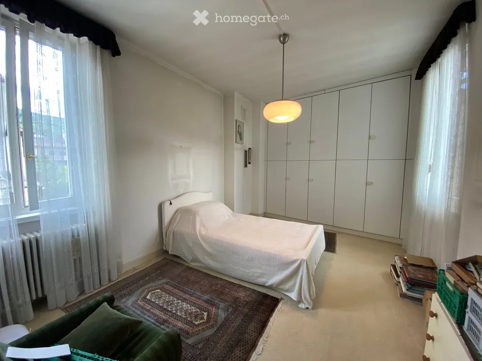 Maison unifamiliale élégante avec places de parking et jardin