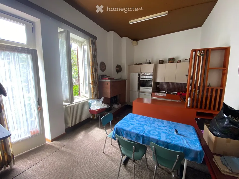 Maison unifamiliale élégante avec places de parking et jardin