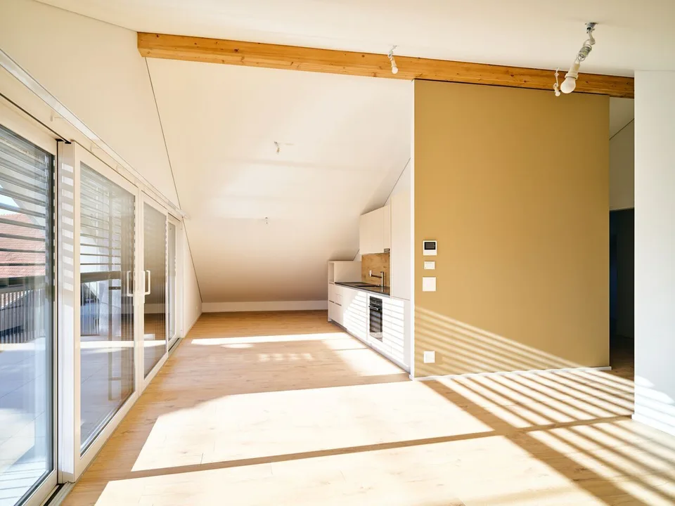 Luxueux 3.5 mansardé avec grande baie vitrée sur balcon