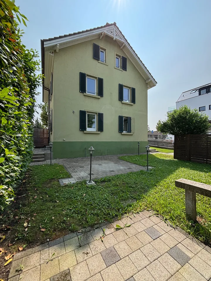 Maison jumelée rénovée de 5,5 pièces à Muttenz