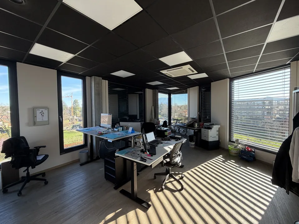1226 THONEX - Uffici di 305 m2 al 3° piano di un edificio moderno