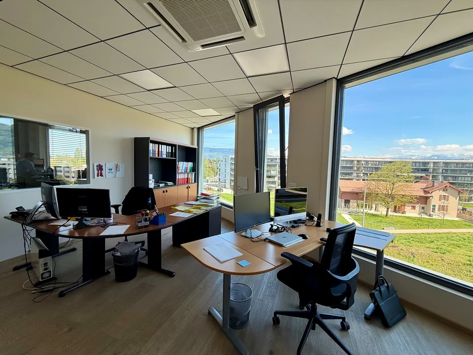 1226 THONEX - Uffici di 305 m2 al 3° piano di un edificio moderno