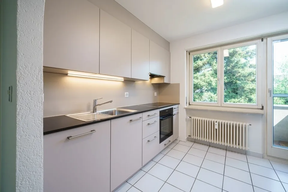 Charmante 4.5-Zimmer-Wohnung mit Balkon in Binningen