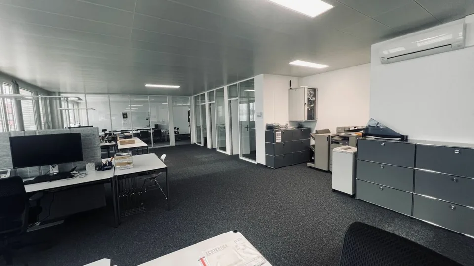 Ufficio 238 m2 a 6312 Steinhausen