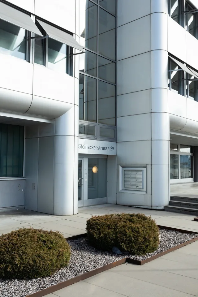 Espace commercial polyvalent à Kloten à louer