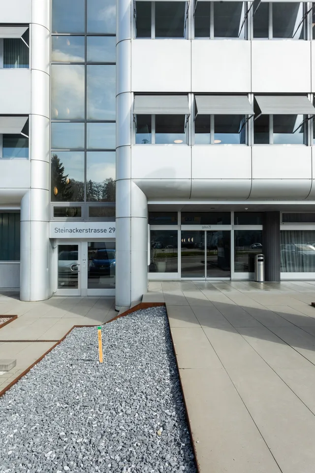 Espace commercial polyvalent à Kloten à louer