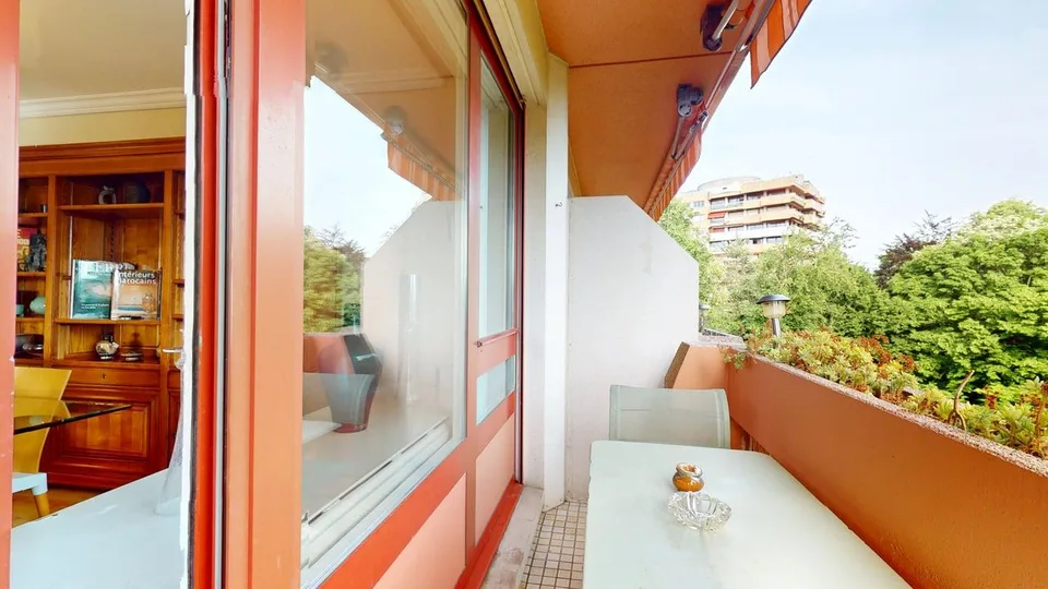 Meraviglioso appartamento di 4 camere con 3 balconi – Route de Frontenex 114, Ginevra!