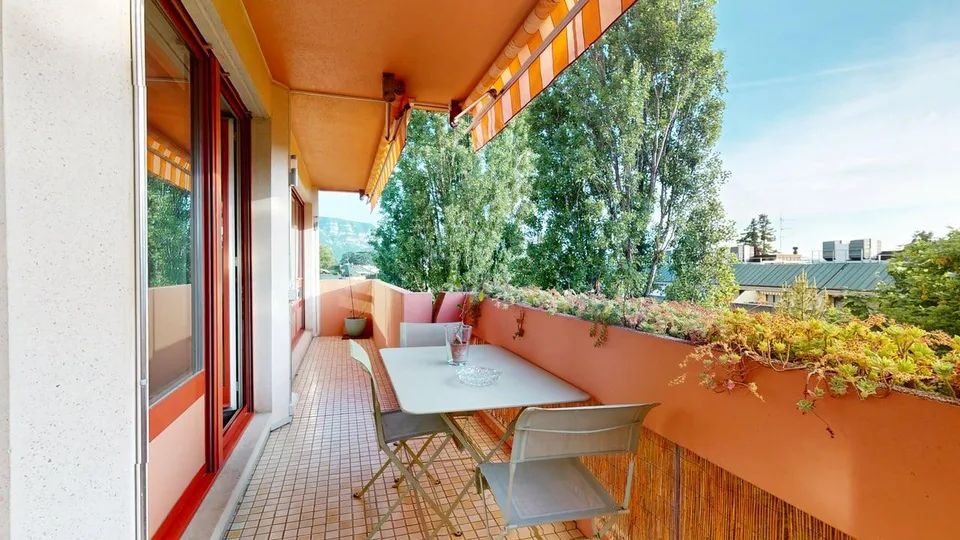 Meraviglioso appartamento di 4 camere con 3 balconi – Route de Frontenex 114, Ginevra!