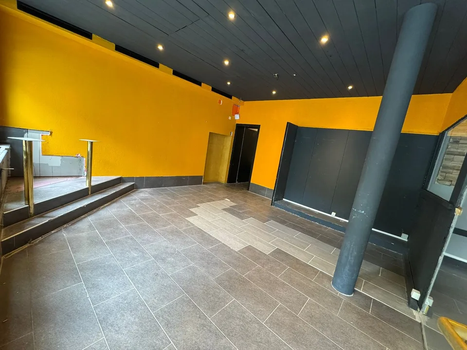 Charmant espace de restauration ou commercial en plein centre de St-Gallen