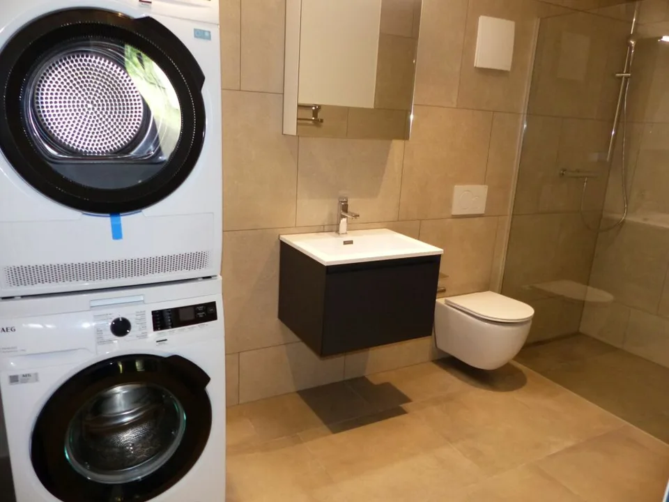 1 stanza ufficio hobby con cucina e bagno