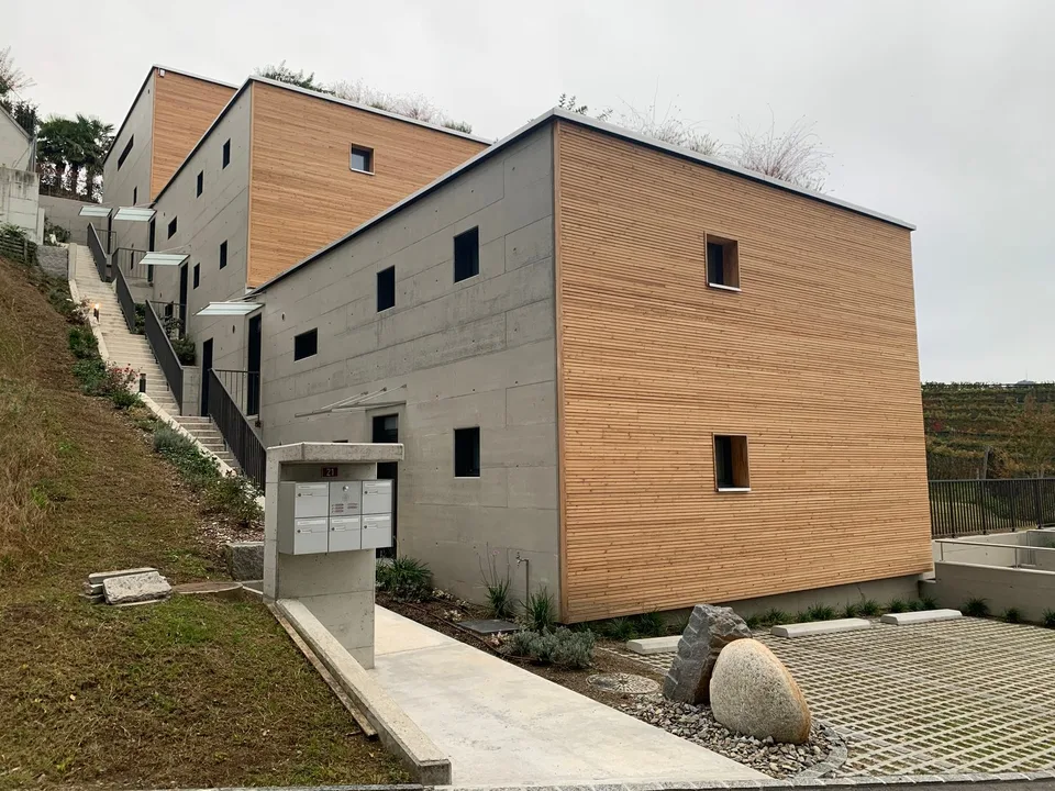 Eleganza, spazio e natura – 4.5 locali con vista vigneti e lago
