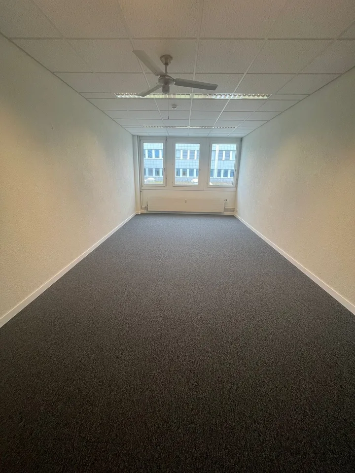 Helle Büroflächen am Christoph Merian-Ring 31 – zentral und bezugsbereit