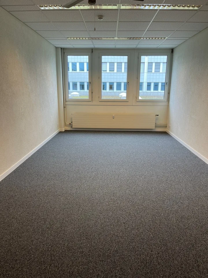 Helle Büroflächen am Christoph Merian-Ring 31 – zentral und bezugsbereit