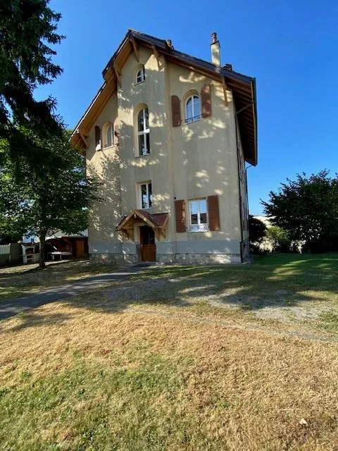 Wohnung 3,5 Zimmer in kleinem Gebäude