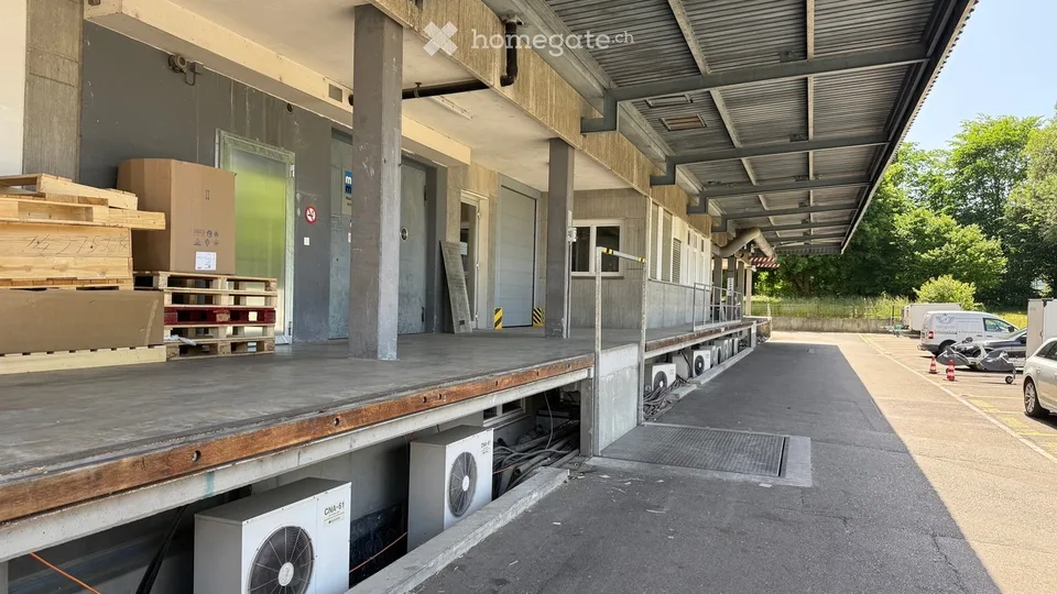 Gewerbe- & Retailfläche an der Industriestrasse 9 in Fällanden