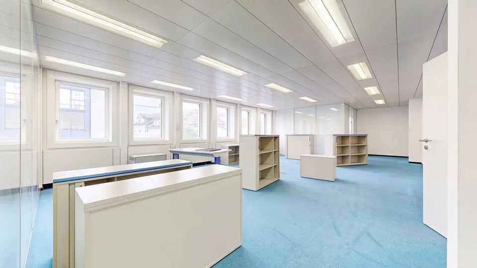 Top vernetzte Praxis-/Bürofläche mit hoher Laufkundschaft