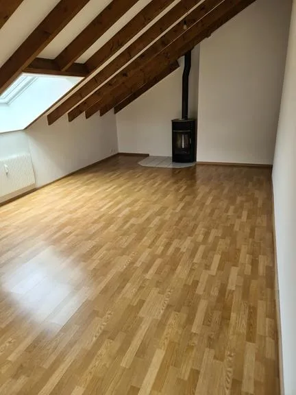 Dachwohnung mit gedecktem Balkon Nähe Gartenschwimmbad – Foto 10 von 13