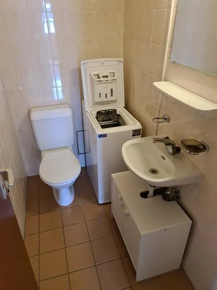 Dachwohnung mit gedecktem Balkon Nähe Gartenschwimmbad – Foto 8 von 13