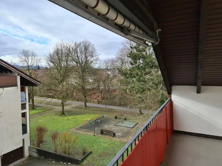Dachwohnung mit gedecktem Balkon Nähe Gartenschwimmbad – Foto 12 von 13