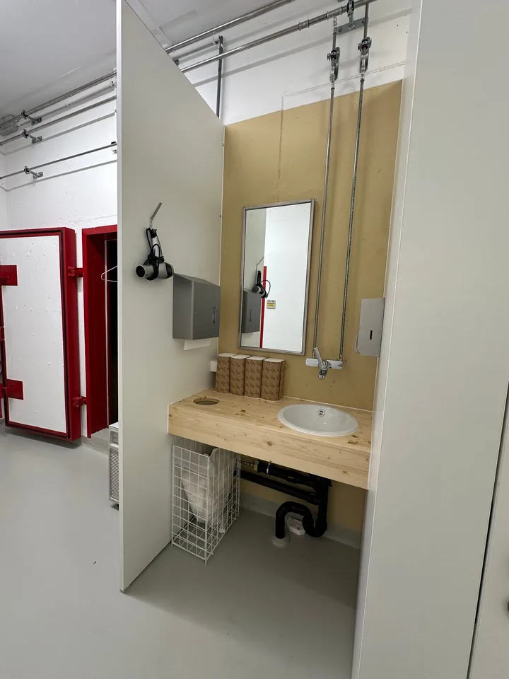 Ufficio luminoso al 4° piano a Dübendorf – disponibile immediatamente – foto 9 di 10