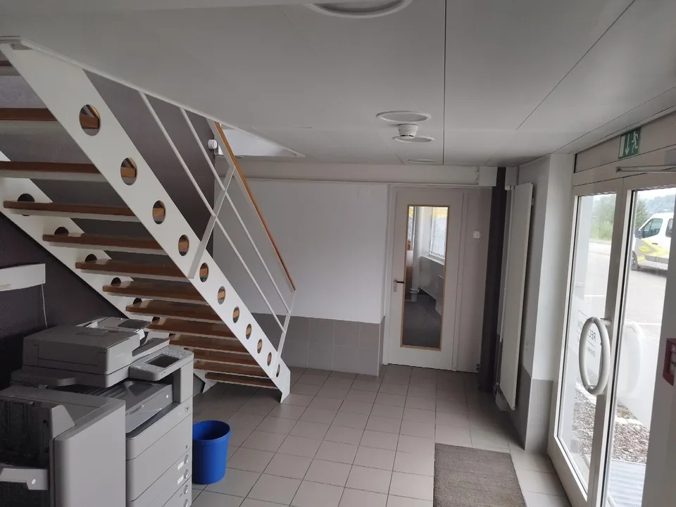 Büros von 210m2 im Erdgeschoss & 1. Stock mit 4 Parkplätzen – Foto 7 von 13