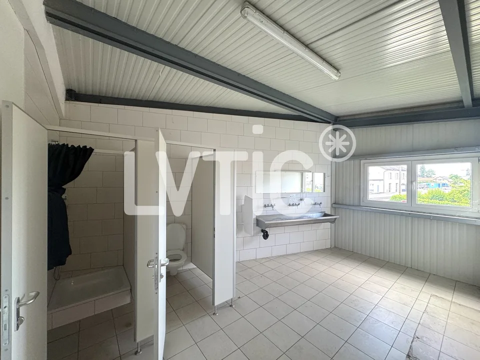 Small independent building, 286 m2 workshop for rent in Domdidier – photo 8 of 12