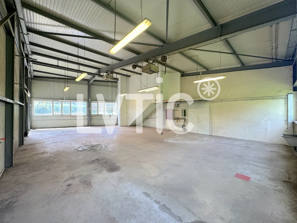 Piccolo edificio indipendente, laboratorio di 286 m2 in affitto a Domdidier
