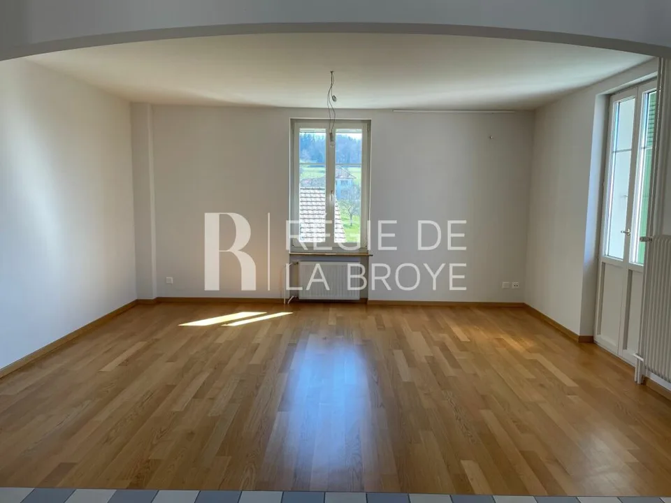 Ampio appartamento di 2.5 locali al 1° piano a Chavannes-le-Chêne
