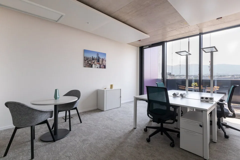 Bureau privé pour 3 à Regus Pont Rouge