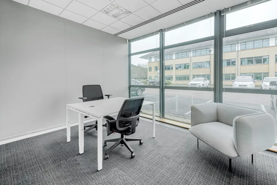 Büro für 3 Personen bei Regus Pont Rouge