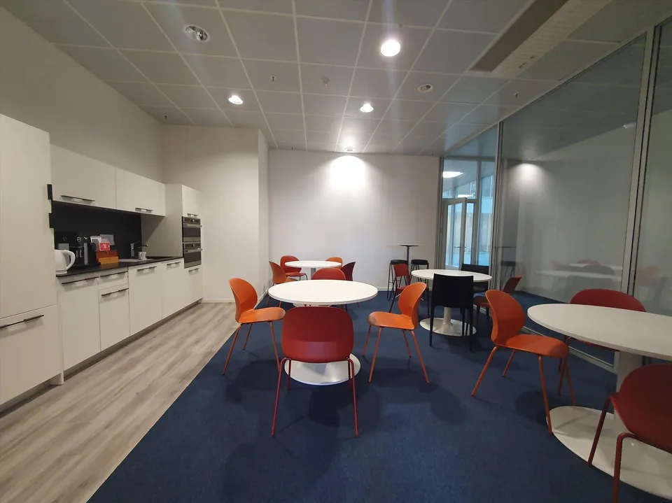 Bureau de 26 m2 avec espaces communs