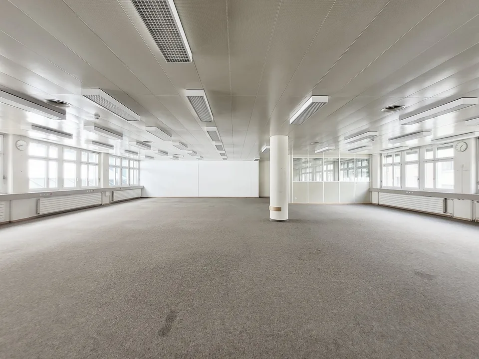 Bureau ou cabinet directement à la gare de Glarus
