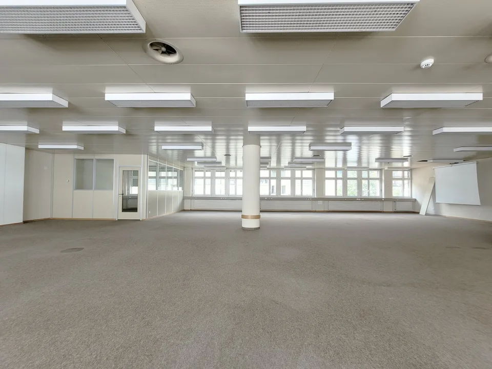 Bureau ou cabinet directement à la gare de Glarus