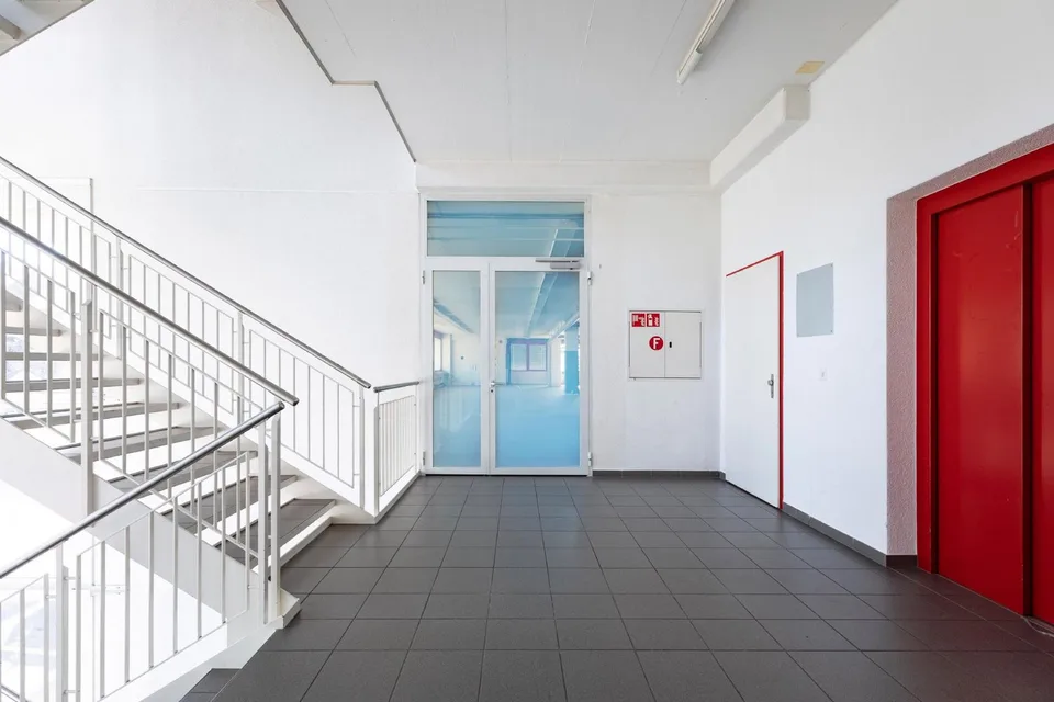 800 m² Gewerbefläche an bester Sichtlage - Laden, Showroom oder Büro – Foto 8 von 10