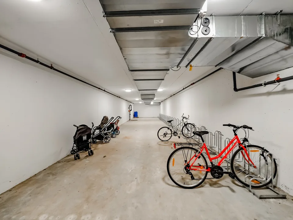 Espaces commerciaux neufs à louer - 50% de loyer pendant 1an! – photo 11 sur 12