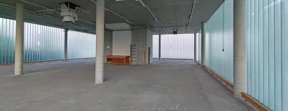 200m2 Lagerfläche mit Warenlift und Treppenhauszugang